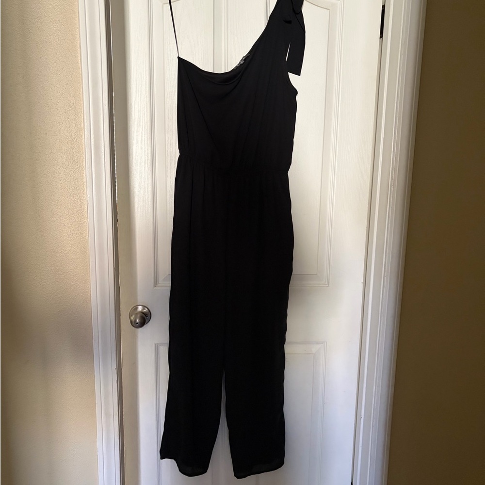 Lulu's Chic Black One-Shoulder Jumpsuit